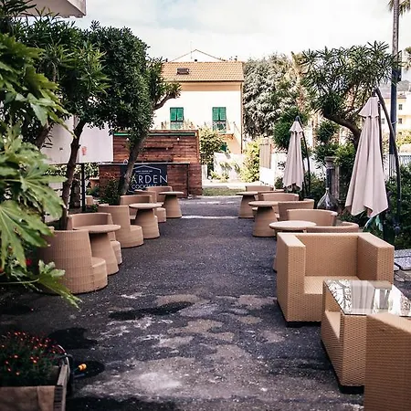 Capri Hotel 3*